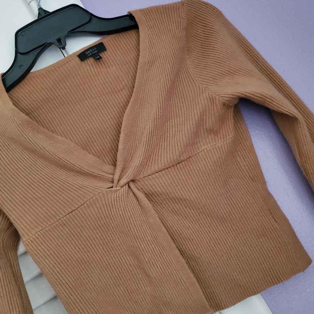 Long sleeve short top